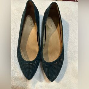 Vionic Women's Dark Green Flats (no shoe box)